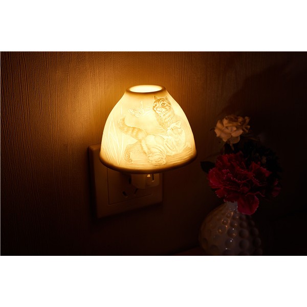 Exquisite Wall-mounted & Plug-in Hand-Made White Porcelain Night & Ambience Light, Pluggable Home Fragrance Diffuser, Bas-Relief Craft, No Flame, with One More Bulb Exquisite Wall-mounted & Plug-in Hand-Made White Porcelain Night & Ambience Light, Pluggable Home Fragrance Diffuser, Bas-Relief Craft, No Flame, with One More Bulb